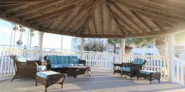 Image 4: Beach Club Gazebo