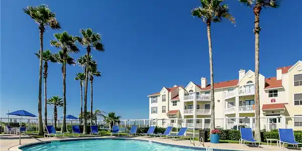 Image 2: Pool