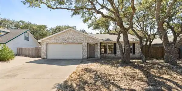 111 Bayleaf ln