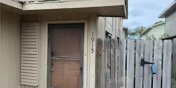 1915 Hidden Way