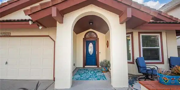 Image 2: Beautiful Entry