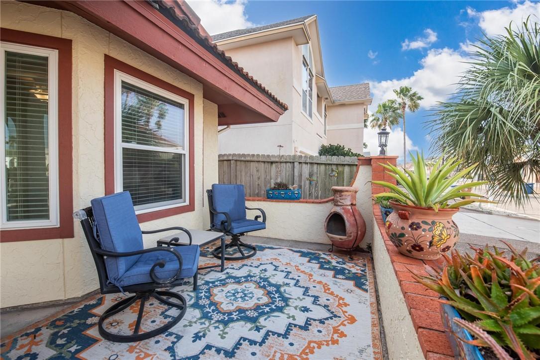 Image 4: Front Porch