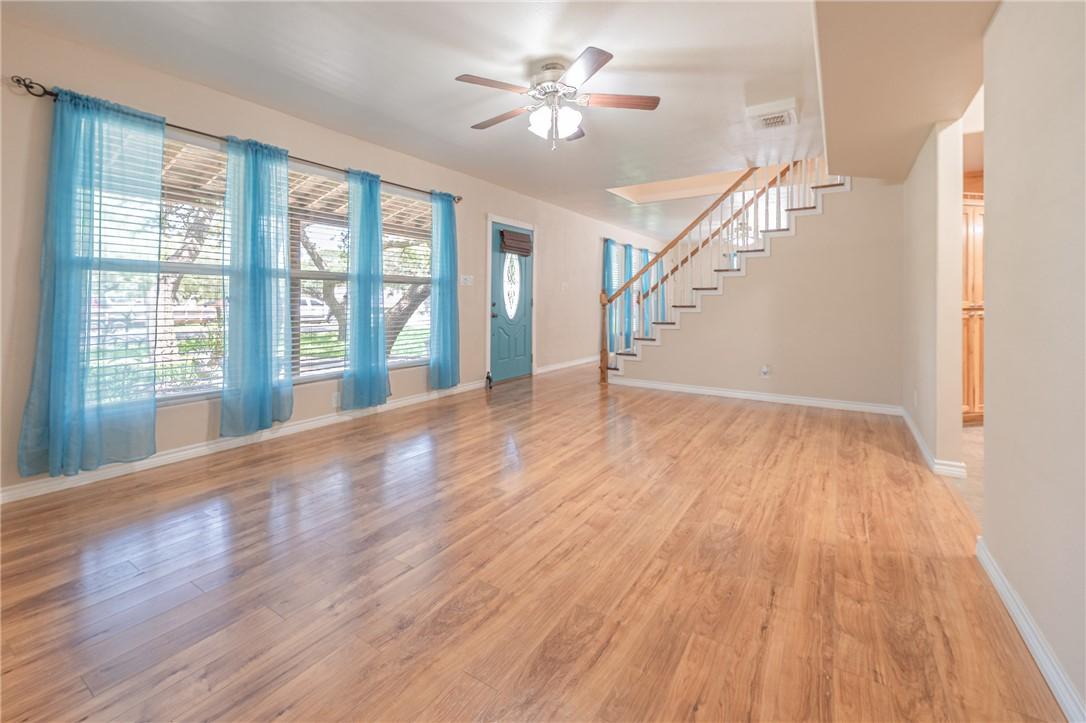 Image 4: Bright, inviting living room with an open feel tha