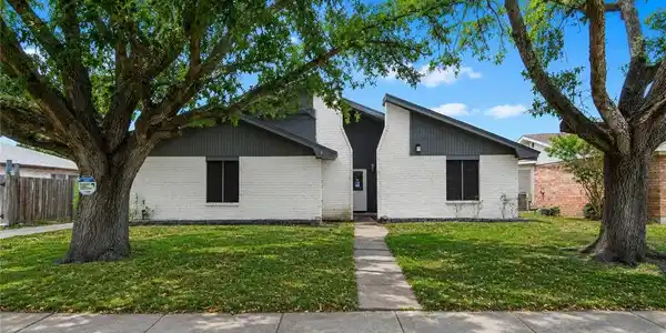 5713 Crest Pebble Drive
