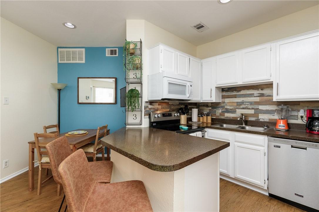 Image 3: with Dining Room and bar seating