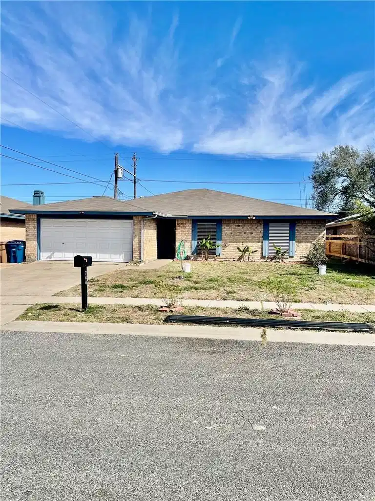 Image 1: FRONT OF HOME