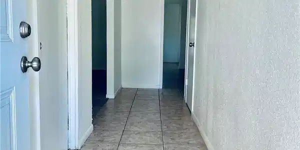 Image 2: ENTRY WAY