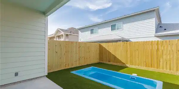 Image 4: PRIVATE YARD WITH ARTIFICIAL TURF
