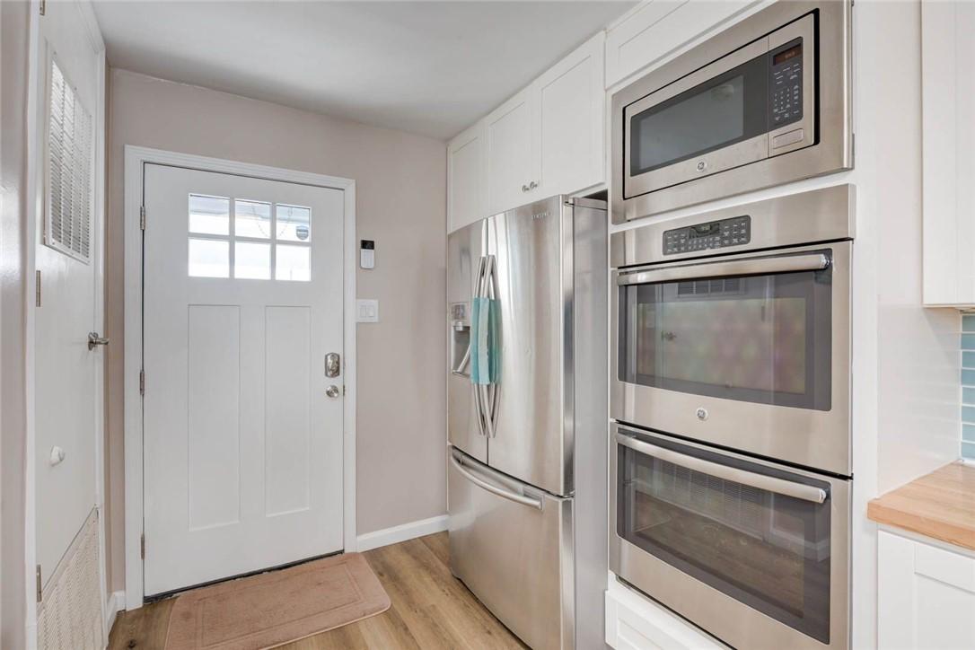 Image 4: Open floor plan - Double Oven