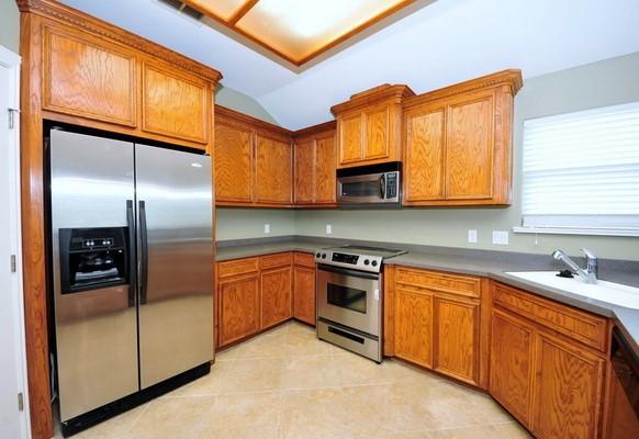 Image 4: Kitchen