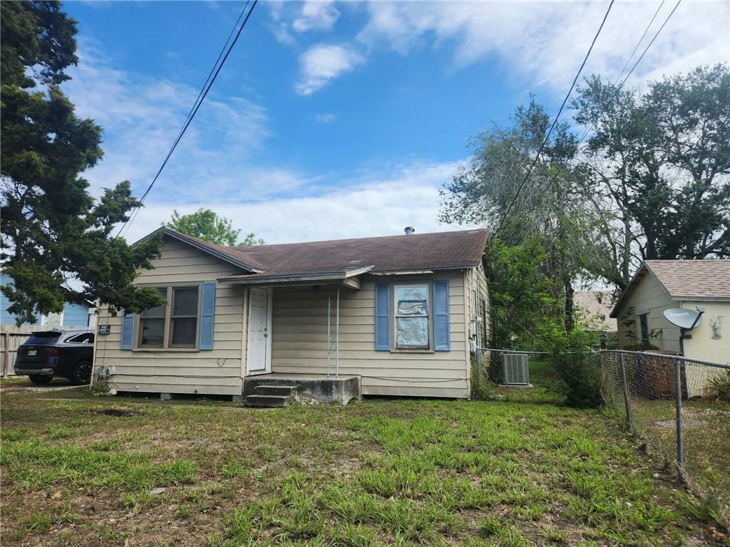 Image 3: Great location and lots of potential for this prop
