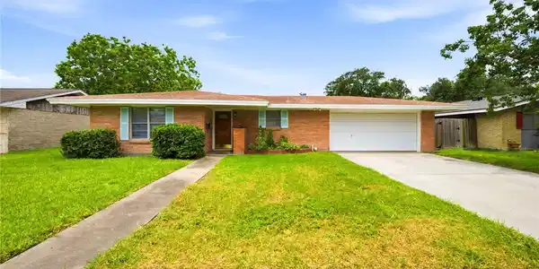 1109 Bradshaw Drive