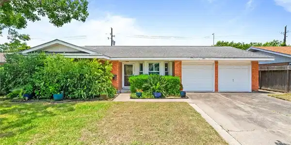 1613 Sandalwood Drive