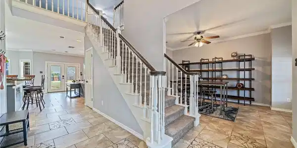 Image 4: Welcoming Light-Filled Entryway