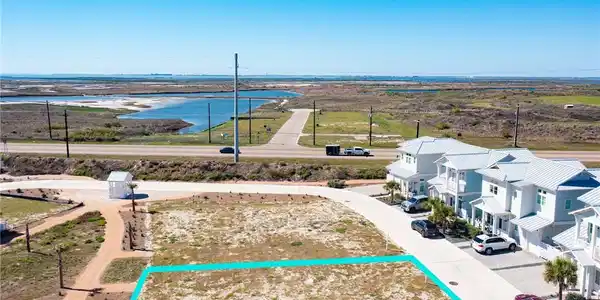 Image 3: Lot lines are approximate