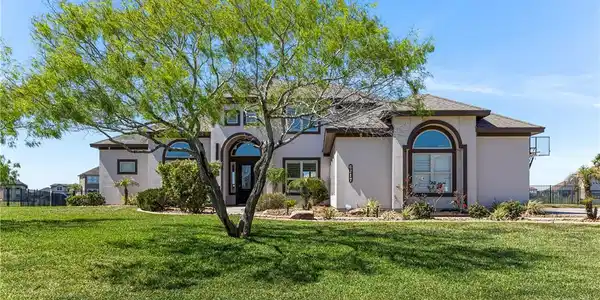 6217 Lago Vista Drive