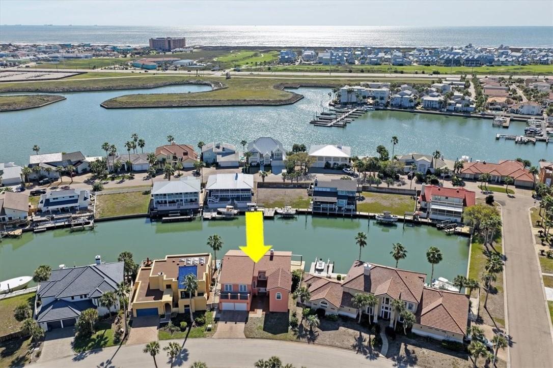 Image 2: Shows proximity to the beach