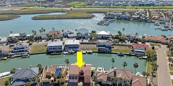 Image 2: Shows proximity to the beach