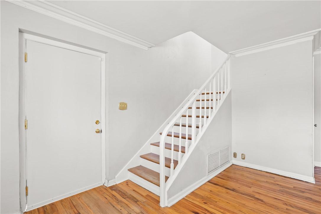 Image 3: Entry way