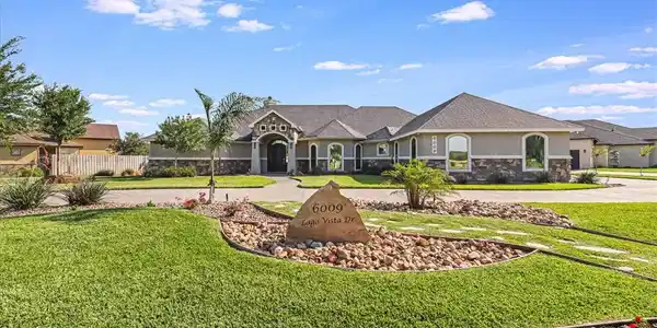 6009 Lago Vista Drive
