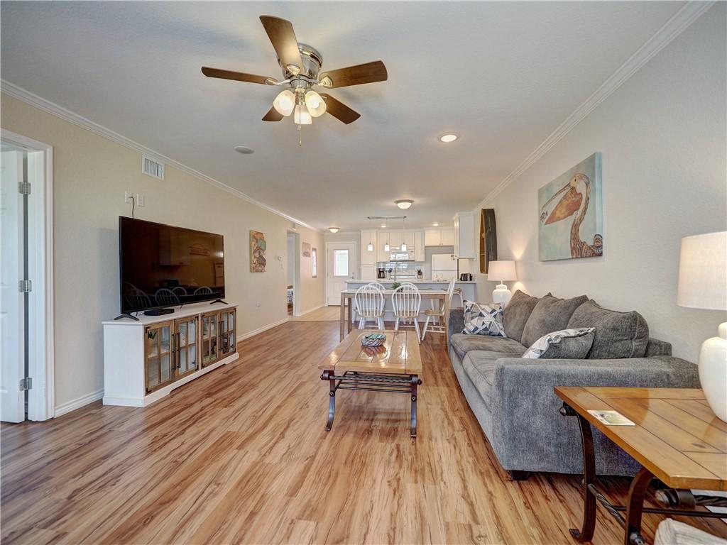 Image 3: Living Room