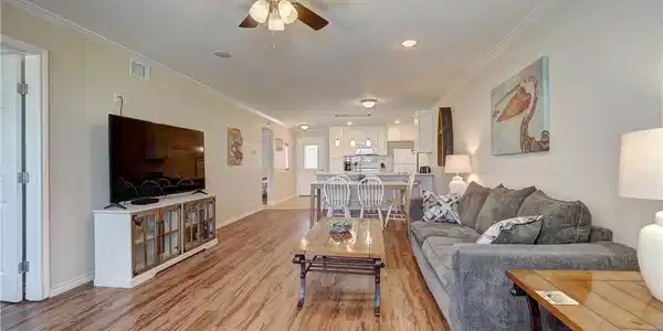 Image 3: Living Room