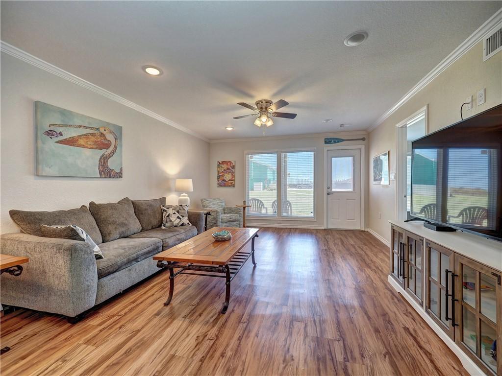 Image 4: Living Room