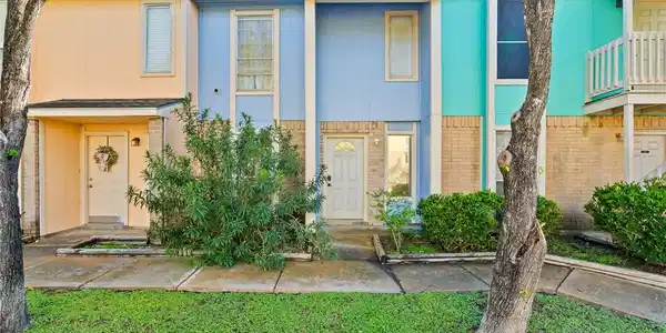 6702 Everhart