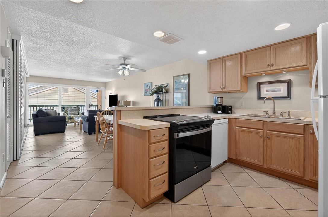 Image 4: Tile flooring throughout