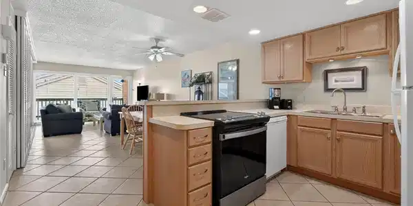 Image 4: Tile flooring throughout