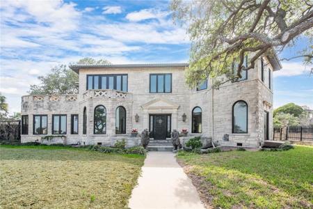 2717 Ocean Drive