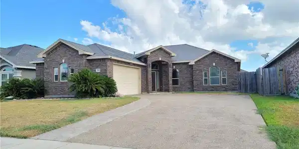 6846 Sir Moses Place