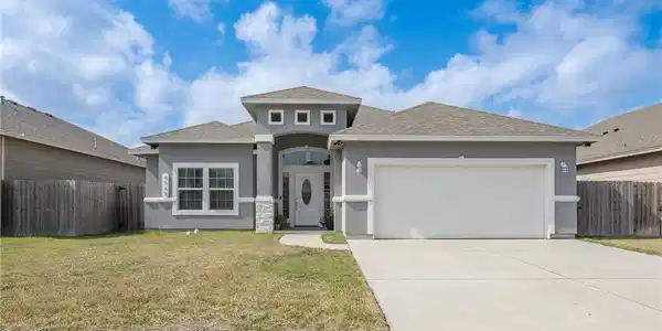 3913 Woodhouse