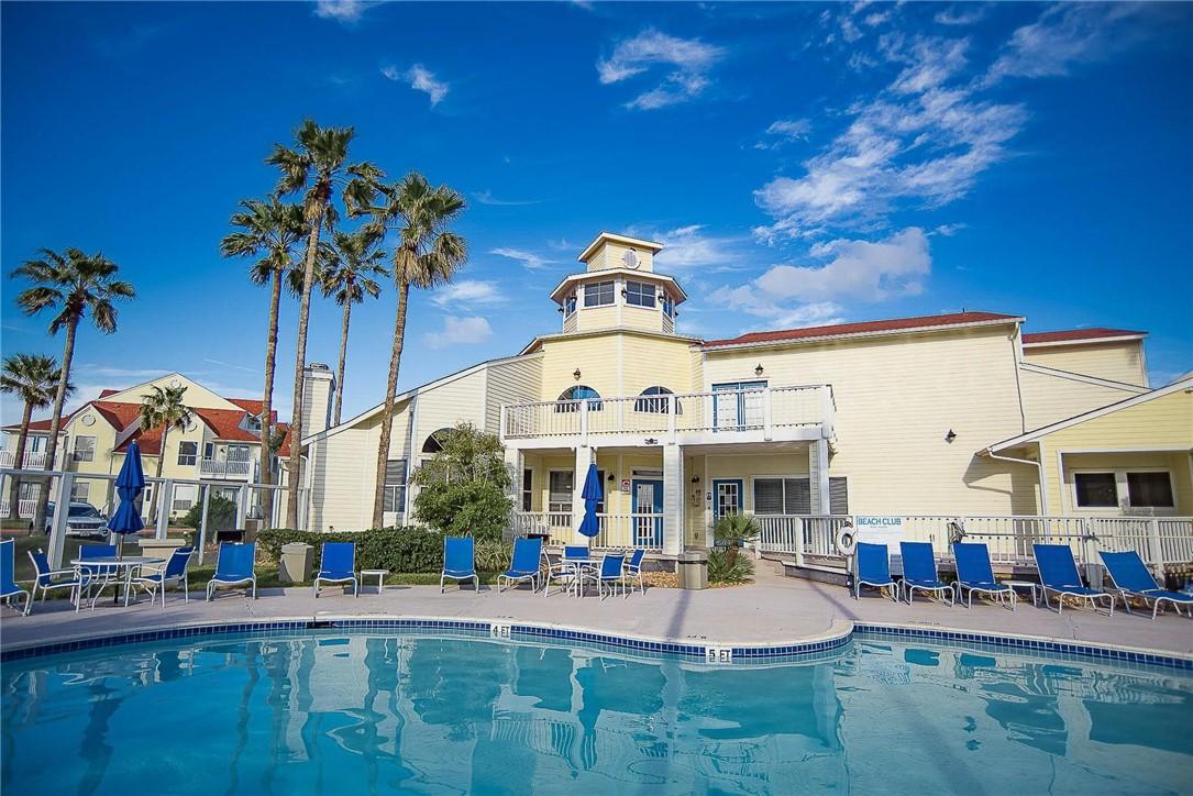 Image 3: Beautiful Pool Area & Clubhouse