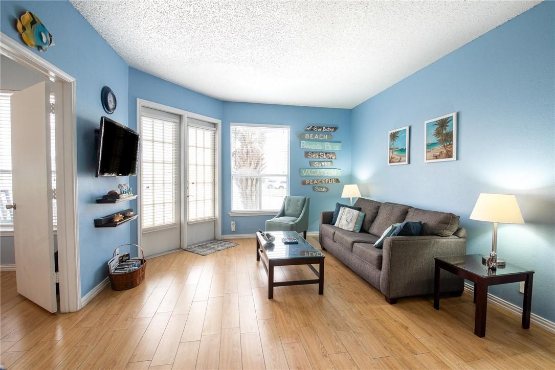 Image 4: Easy care Laminate Flooring