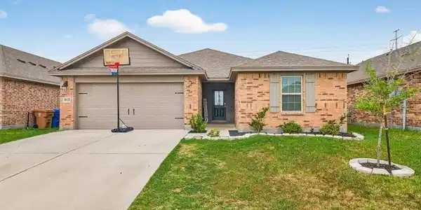 8121 Cattlemen Drive