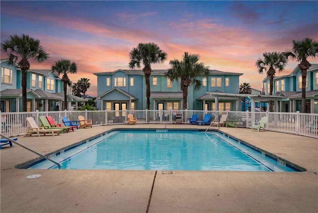 Image 3: Pool