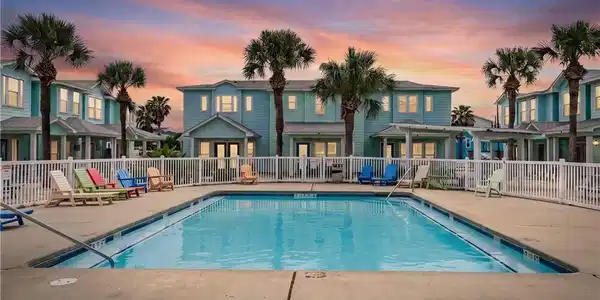 Image 3: Pool