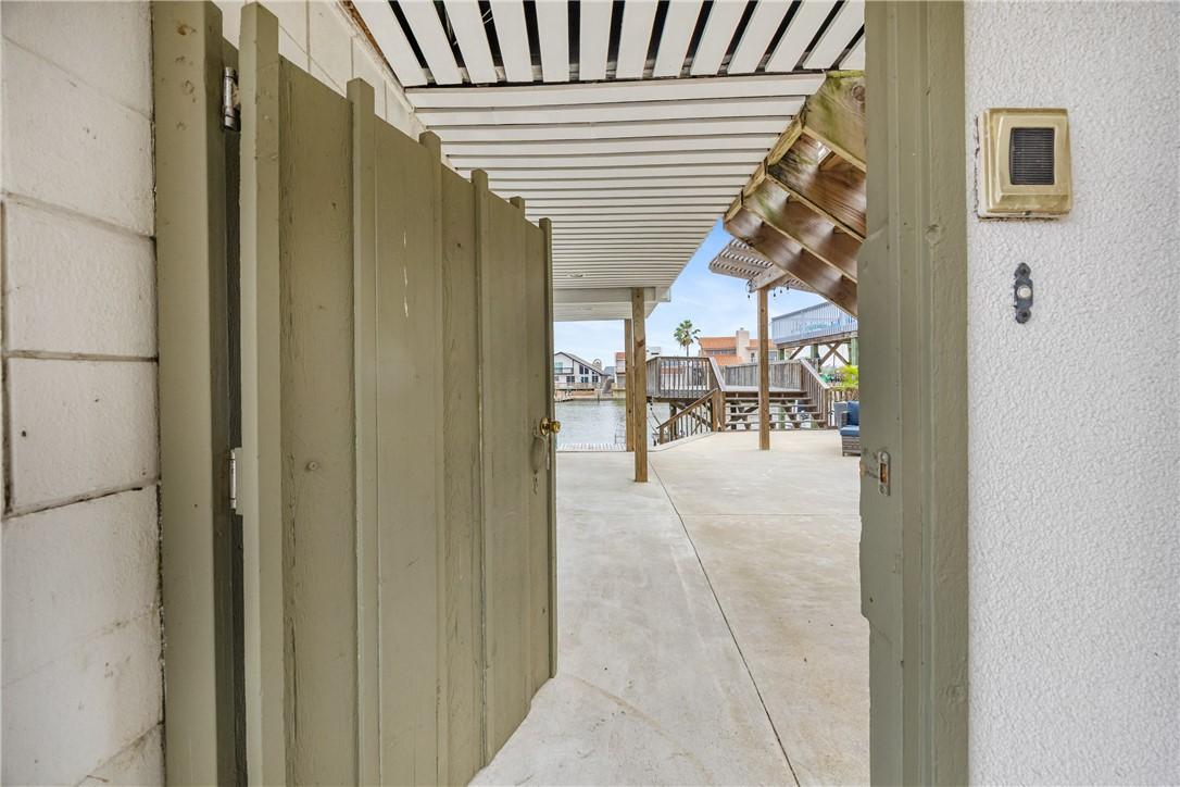 Image 3: Courtyard Entrance