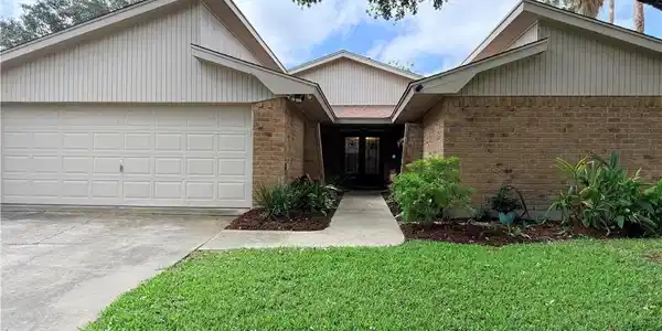5921 Knotty Oaks