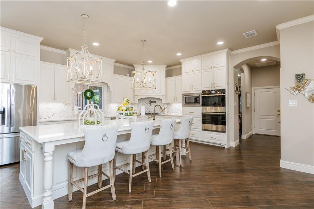 Image 3: The kitchen is so equipped and ready that if you d