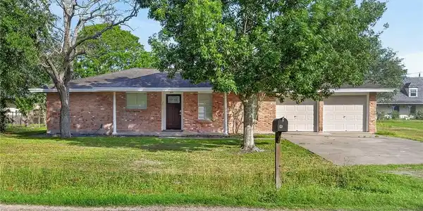 3901 Leonard Drive
