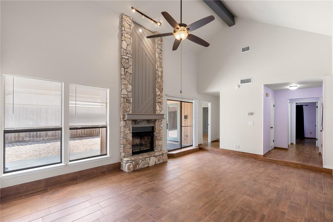 Image 4: Living space