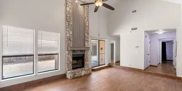 Image 4: Living space