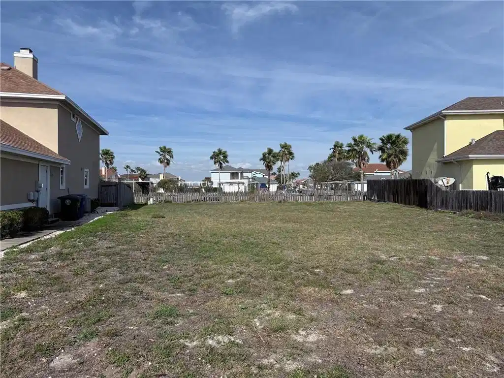 Image 1: Quiet street backing up to Park & Gardens