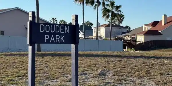 Image 2: Douden Park