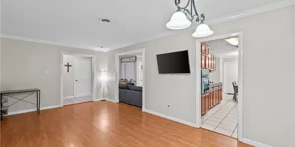 Image 4: Formal Dining Room Looking into the Entryway, Livi