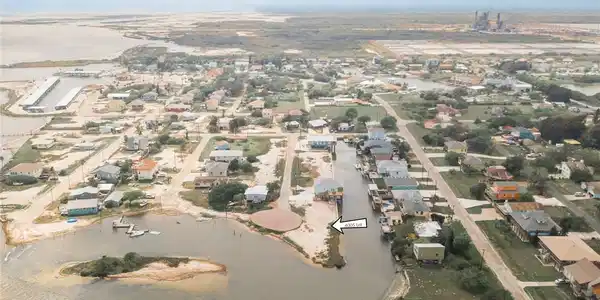 Image 4: Windsurf, Kayak, Wade fishing, Boat rides.