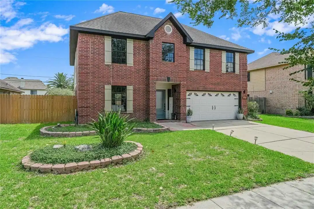 Image 1: Welcome to 5025 Queens Court!