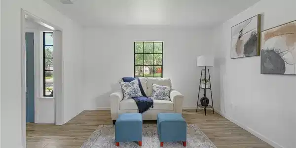 Image 3: Inviting sitting room at entry
